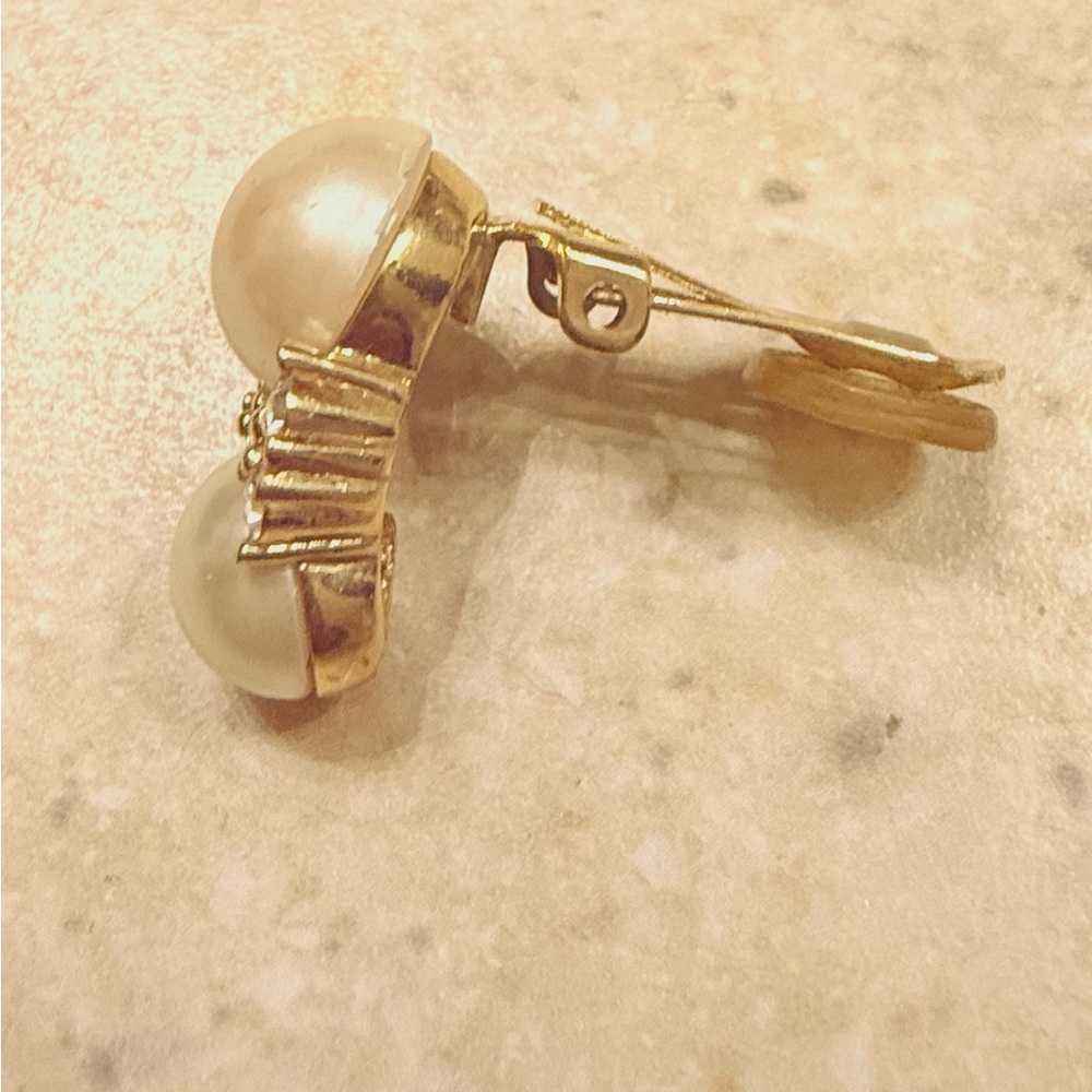 Christian Dior Vintage Pearl Earrings; Clip on - Picture 2 of 5
